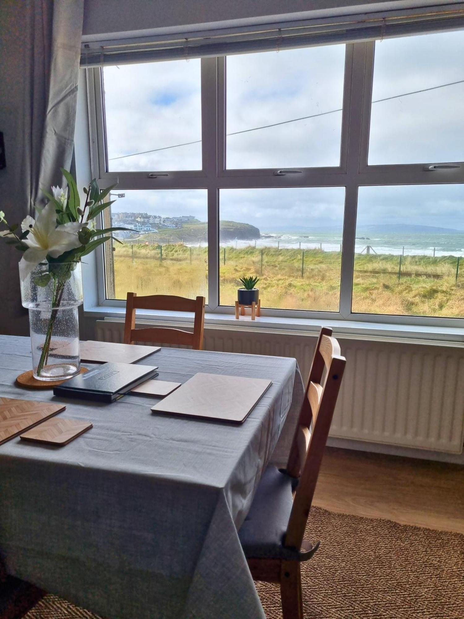 6 Dunluce Park - Portrush By The Sea Apartment Ngoại thất bức ảnh