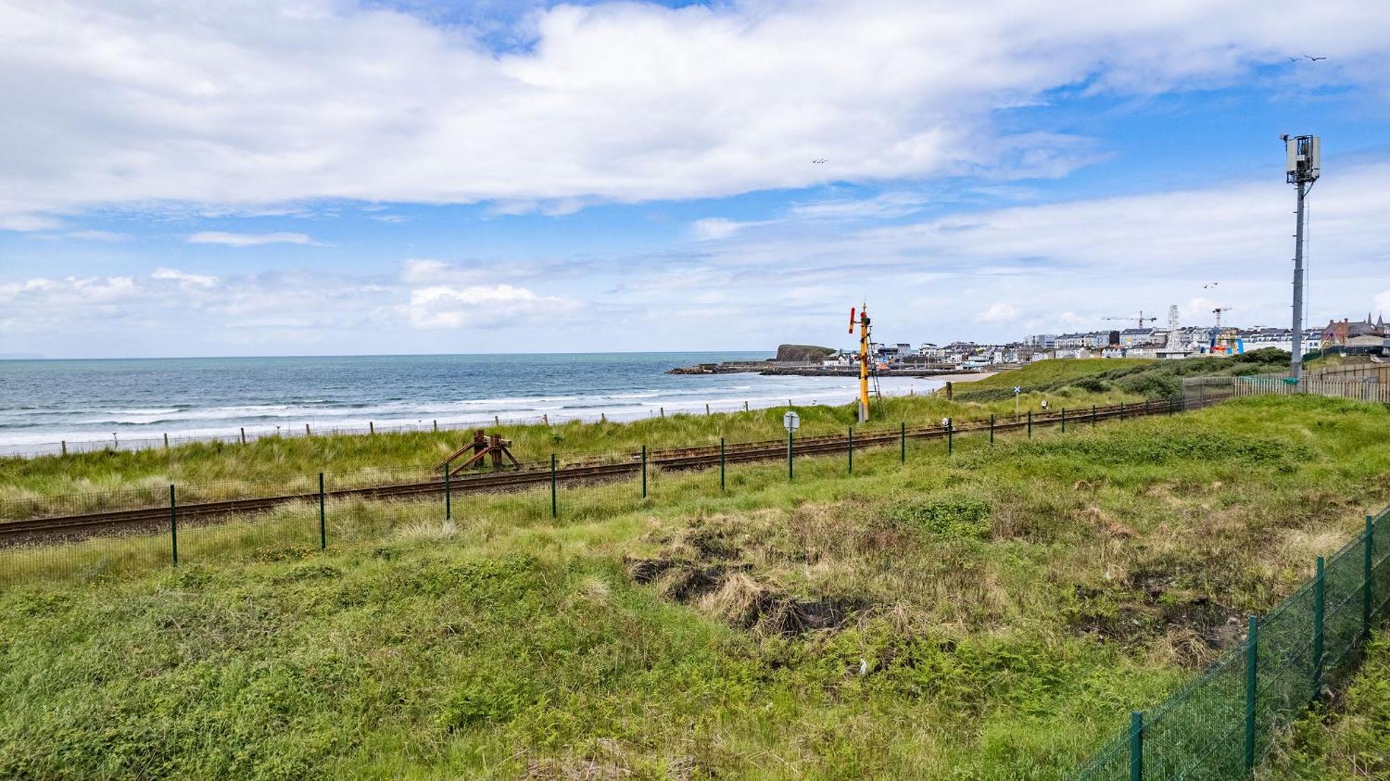 6 Dunluce Park - Portrush By The Sea Apartment Ngoại thất bức ảnh