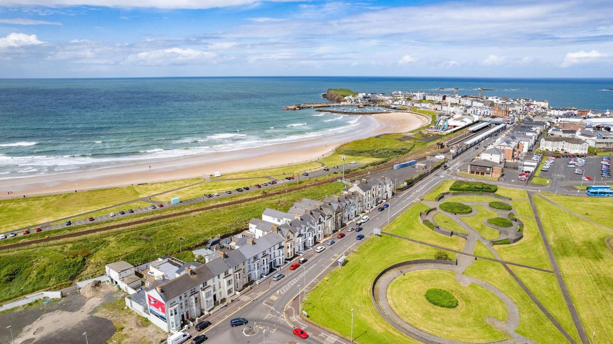 6 Dunluce Park - Portrush By The Sea Apartment Ngoại thất bức ảnh