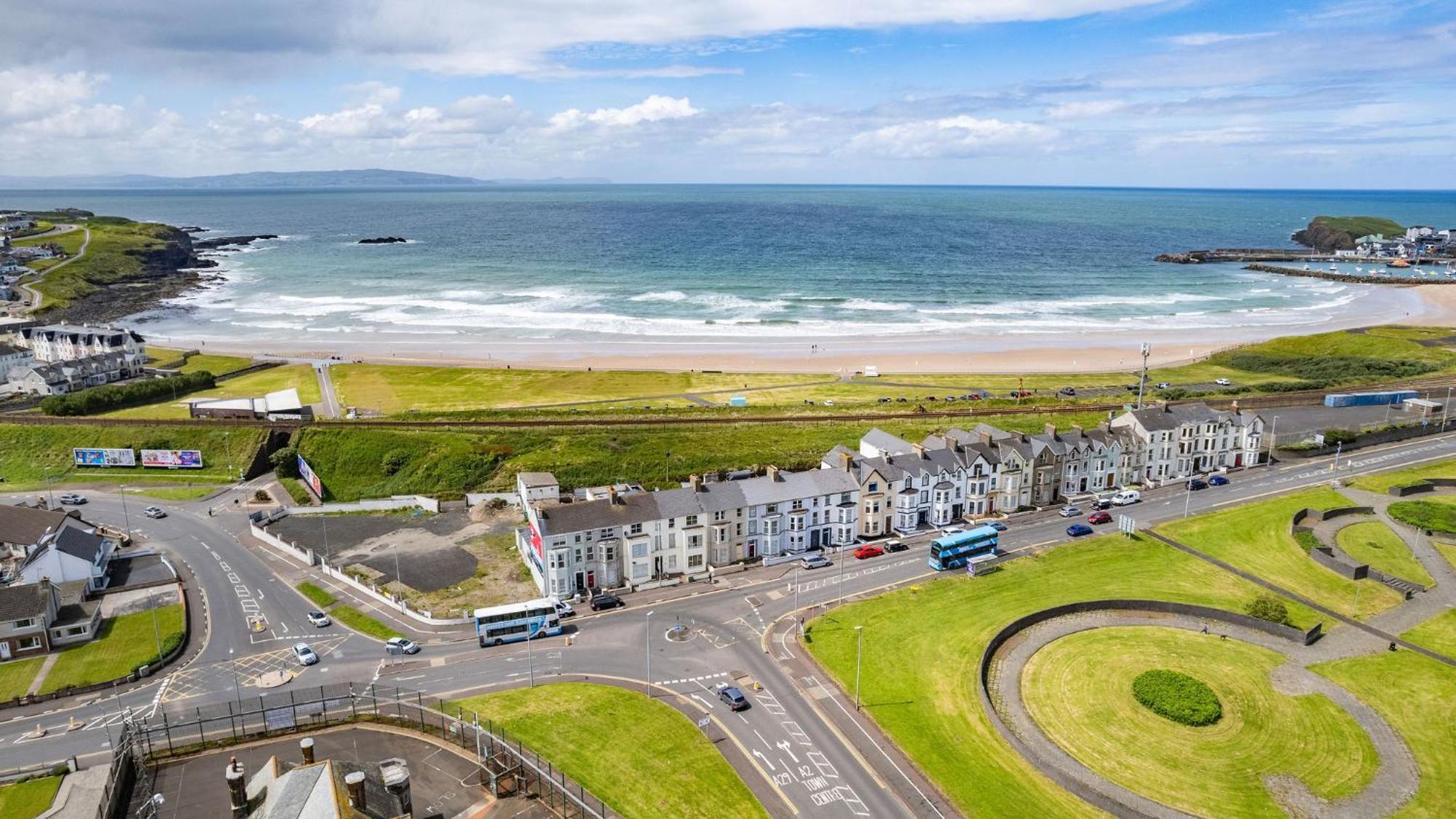 6 Dunluce Park - Portrush By The Sea Apartment Ngoại thất bức ảnh