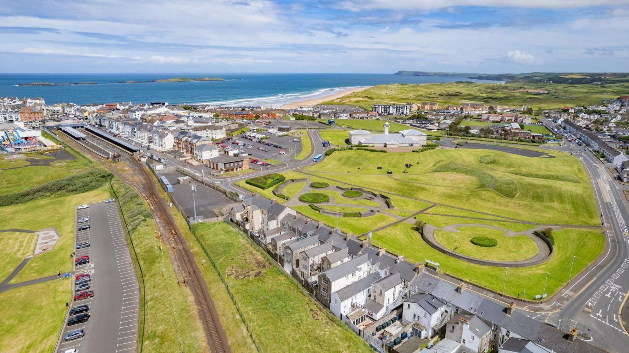 6 Dunluce Park - Portrush By The Sea Apartment Ngoại thất bức ảnh